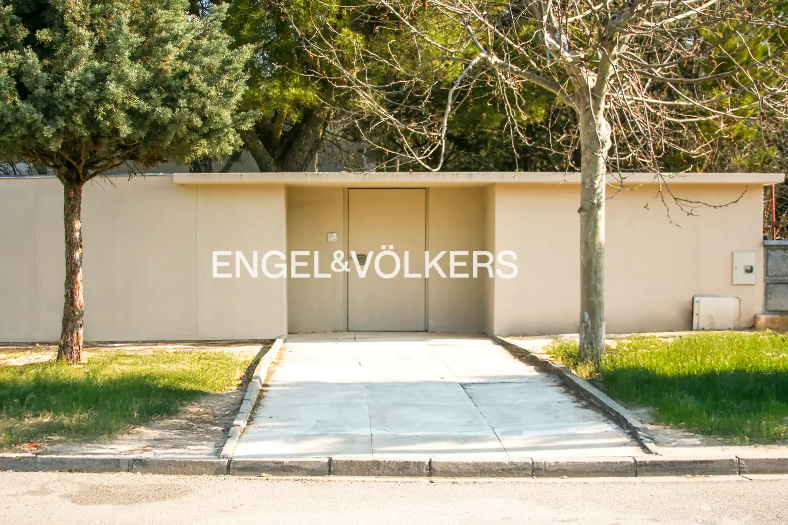 Vista exterior de Casa o chalet de alquiler en Las Rozas de Madrid con Aire acondicionado, Calefacción y Jardín privado