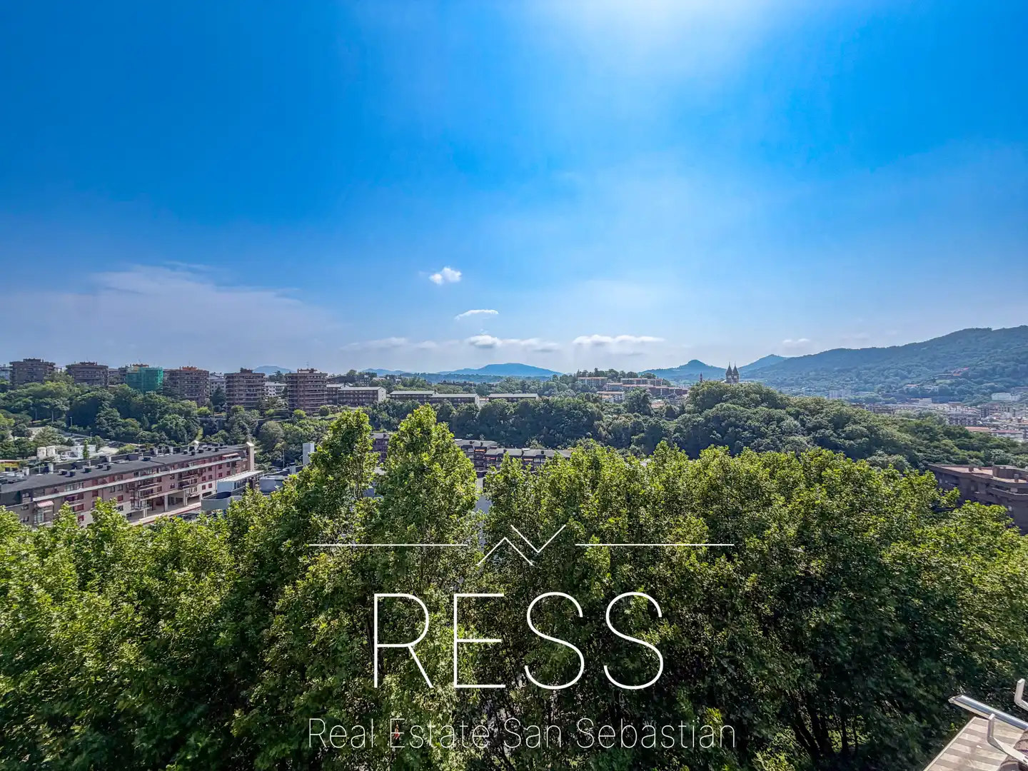 Exterior view of Attic for sale in Donostia - San Sebastián   with Air Conditioner, Heating and Terrace