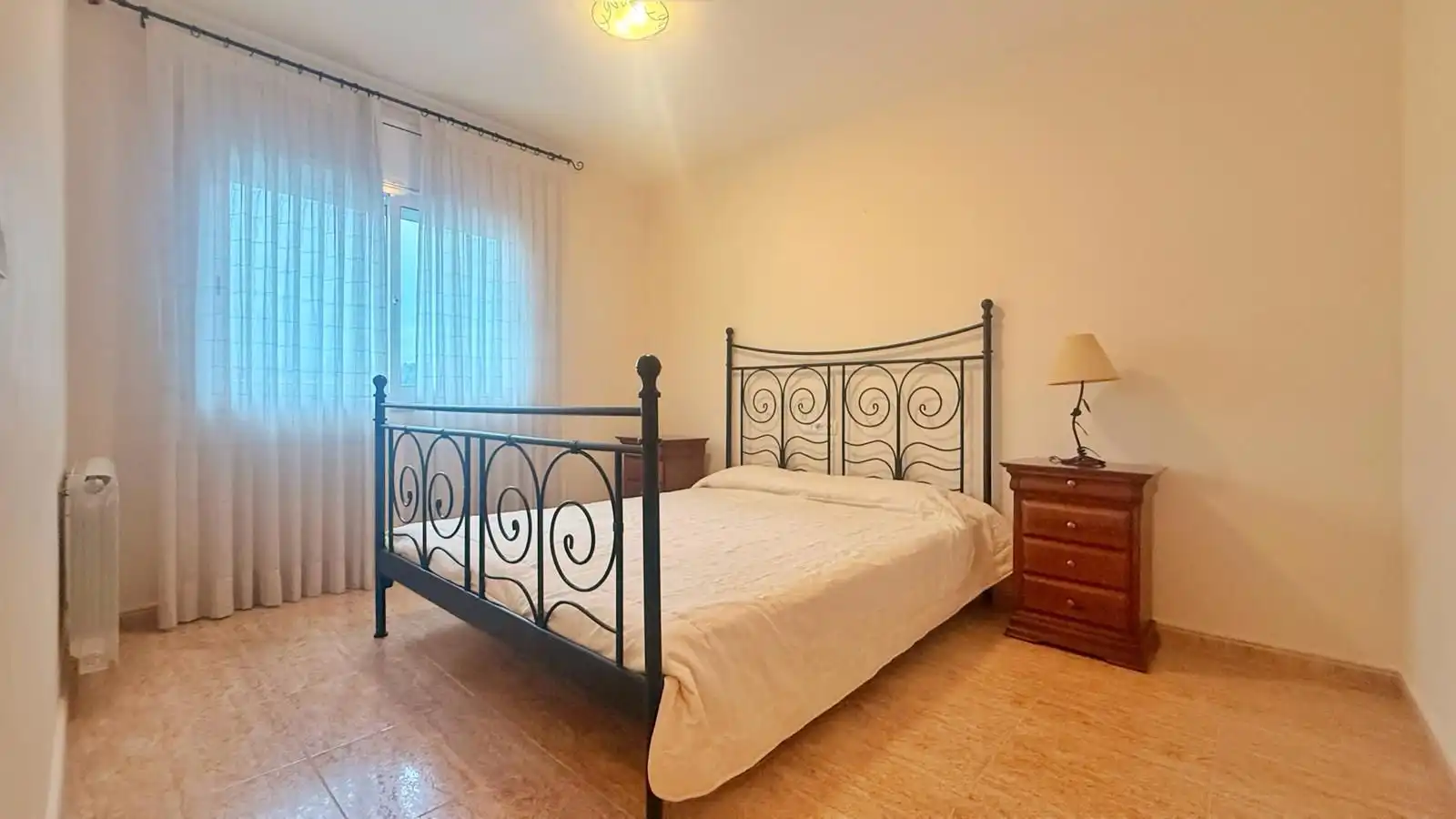 Habitación de Casa adosada de alquiler en Cubelles con Calefacción, Terraza y Amueblado