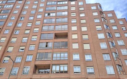 Außenansicht von Wohnung zum verkauf in Burgos Capital mit Heizung, Terrasse und Abstellraum