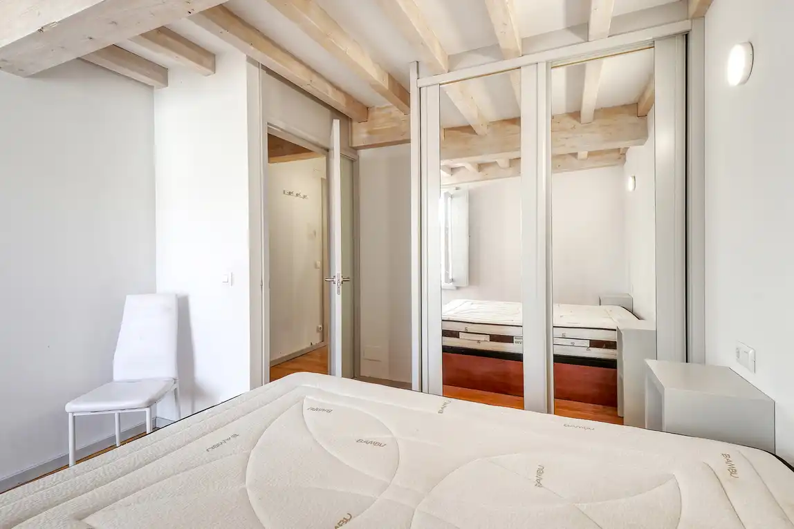 Bedroom of Flat for sale in Santiago de Compostela   with Storage room, Oven and Washing machine