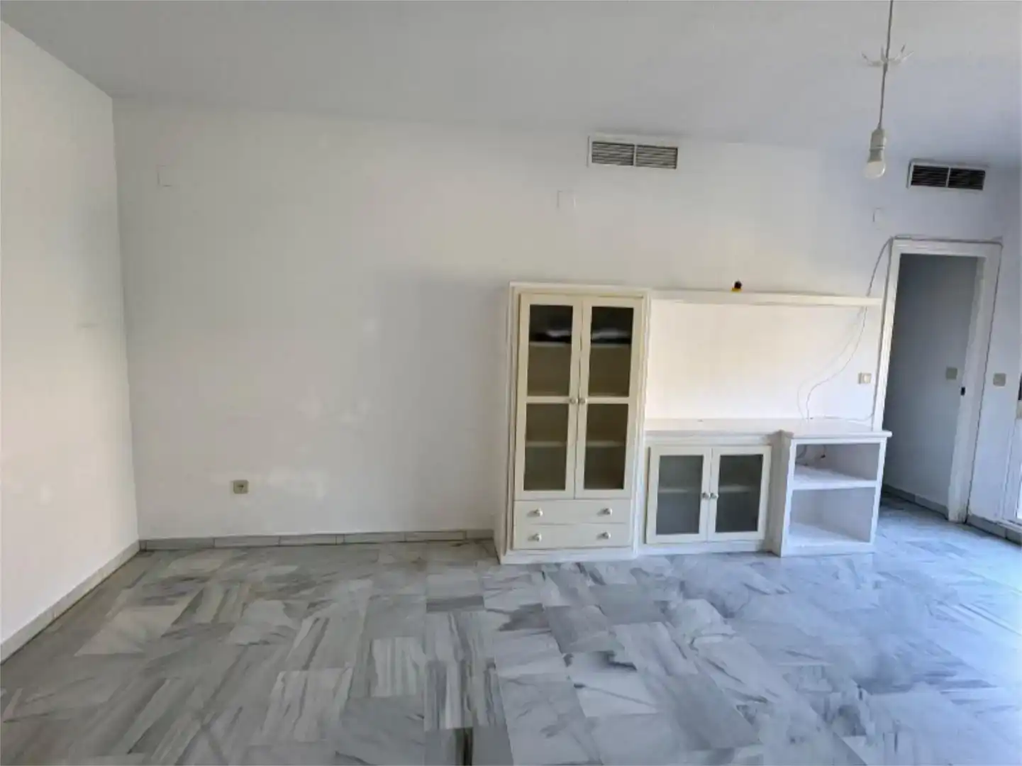 Piso de alquiler en Tomares con Aire acondicionado, Piscina y Balcón