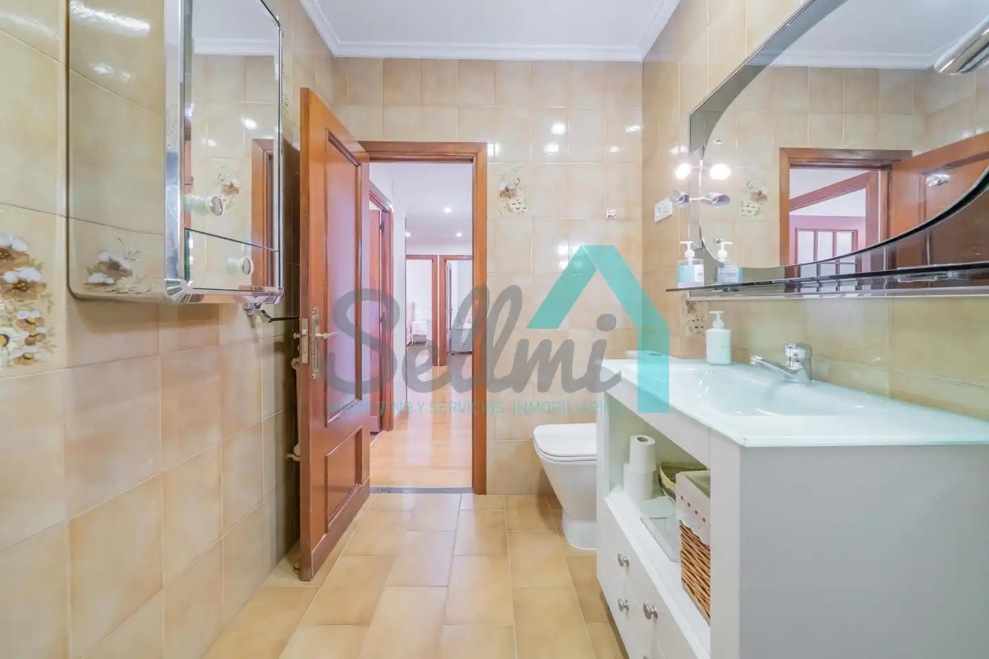 Bathroom of Flat for rent in Oviedo   with Heating, Parquet flooring and Terrace