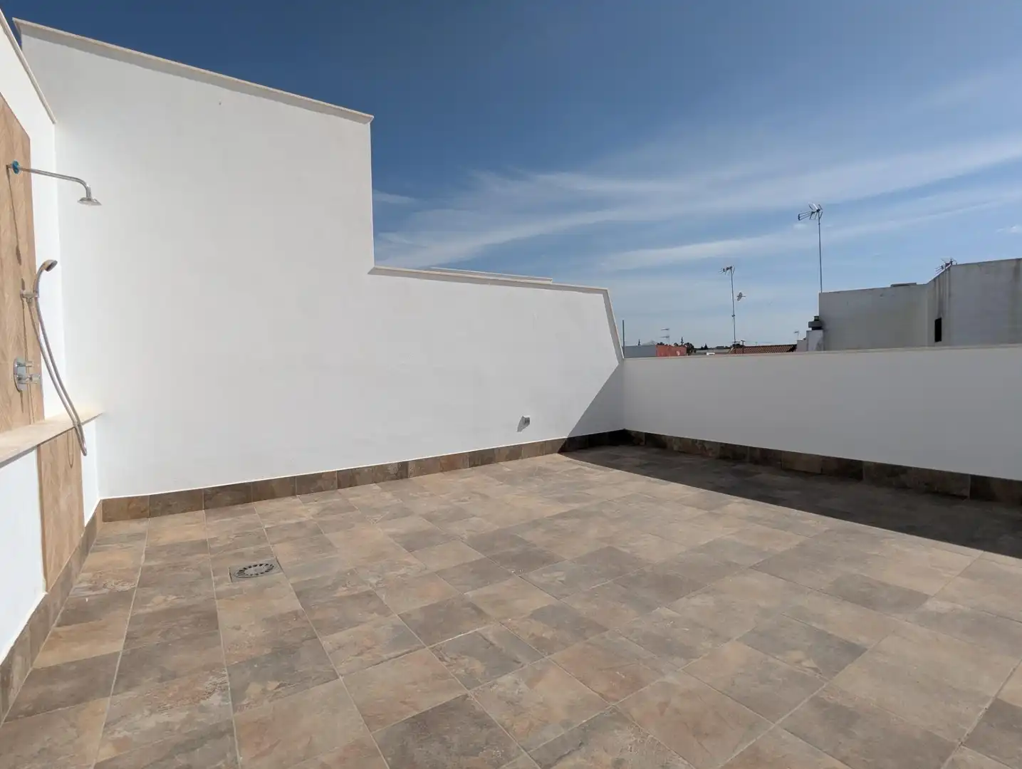 Terrasse von Maisonette zur Miete in Sanlúcar la Mayor mit Klimaanlage, Terrasse und Möbliert