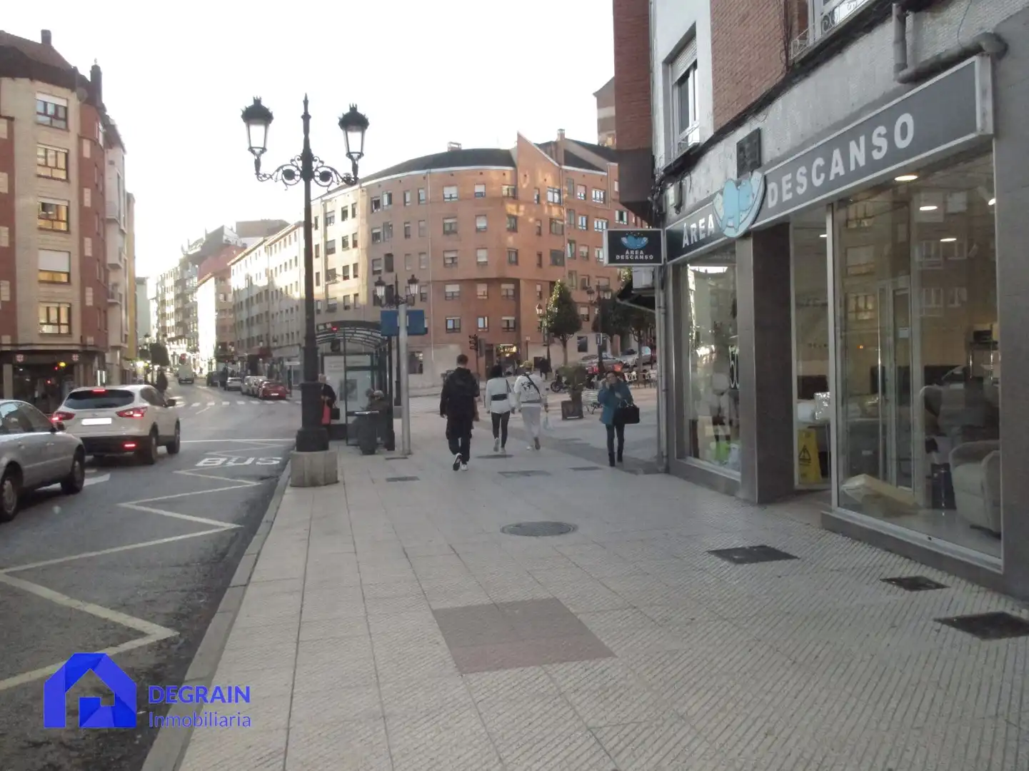 Vista exterior de Local en venda en Oviedo 