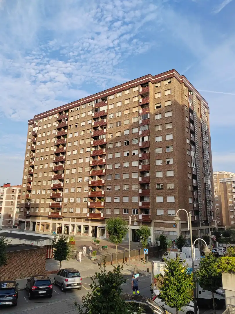 Außenansicht von Wohnung zur Miete in Bilbao  mit Heizung, Parkett und Terrasse