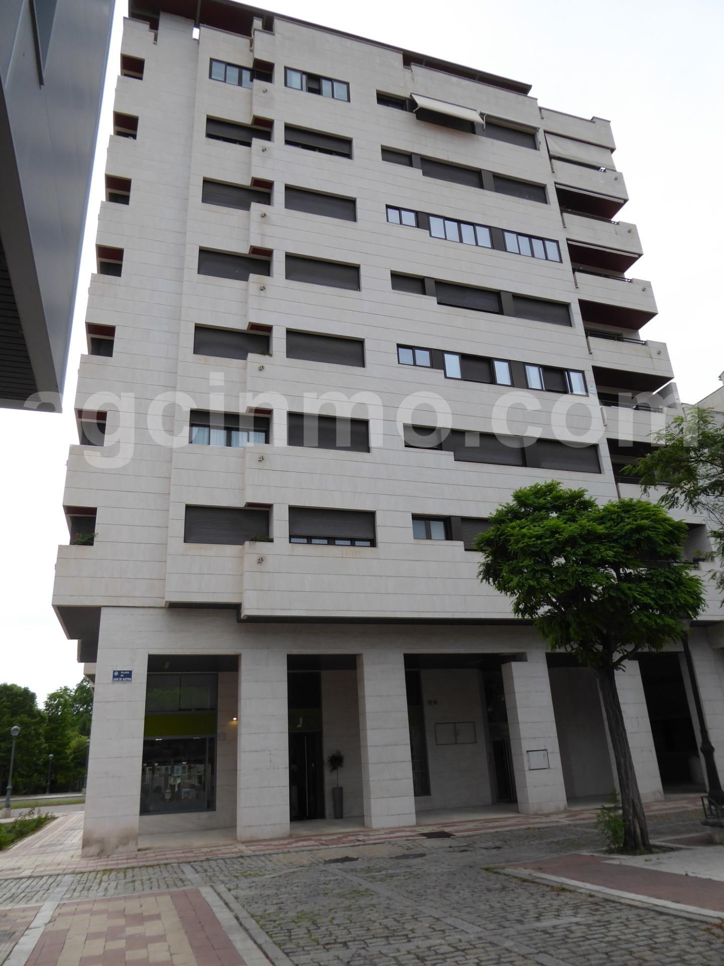 Exterior view of Flat for sale in Valladolid Capital  with Heating, Parquet flooring and Storage room