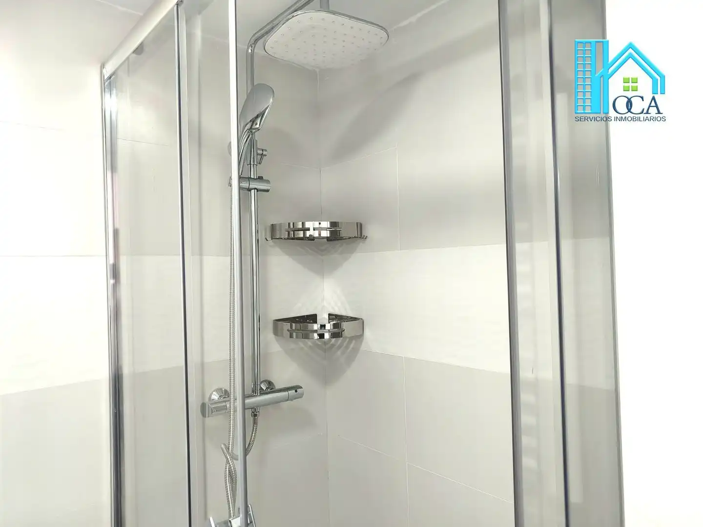 Baño de Piso en venta en Móstoles con Aire acondicionado, Jardín privado y Piscina comunitaria
