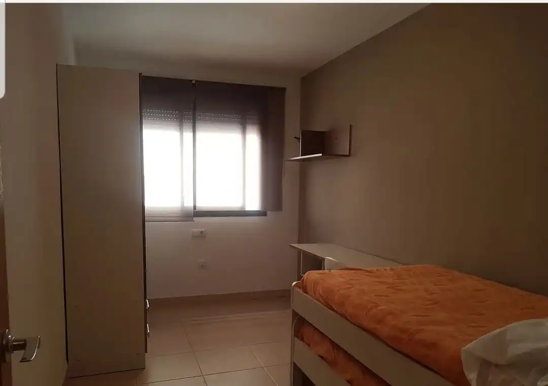 Habitación de Piso de alquiler en Roquetas de Mar con Aire acondicionado, Calefacción y Amueblado