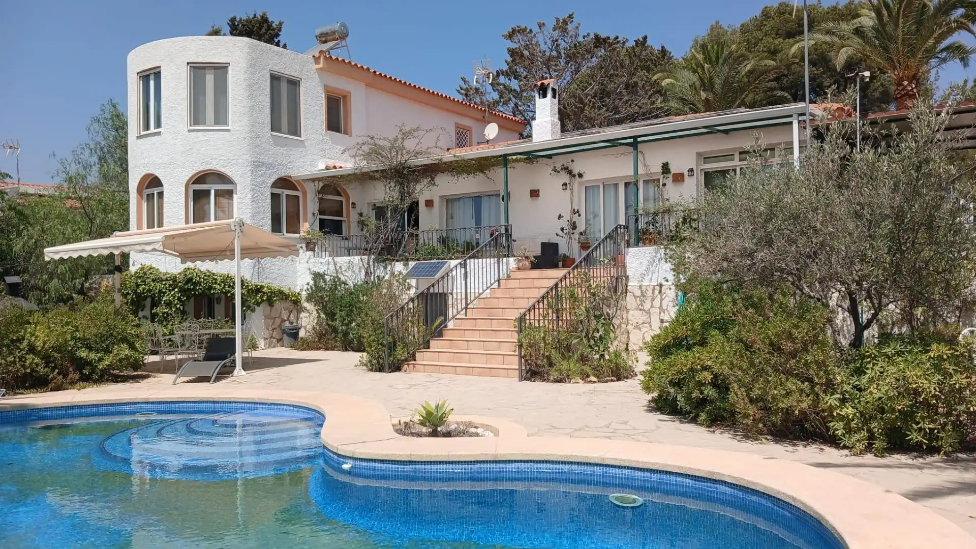 Villa avec piscine à vendre à Escandinavia - Cautivador