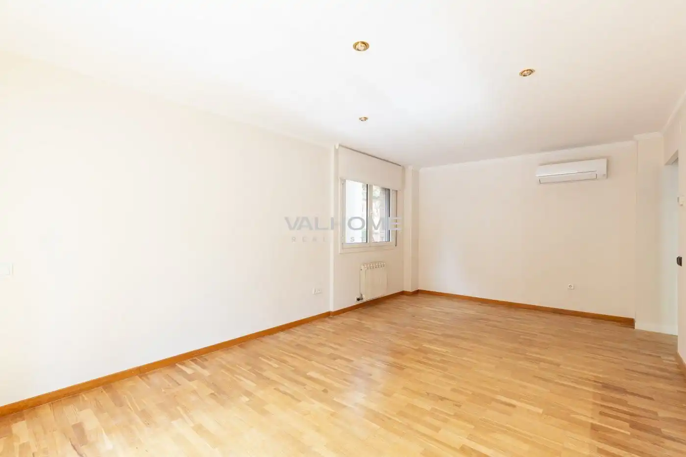 Wohnzimmer von Wohnung zum Verkauf in Sant Cugat del Vallès mit Klimaanlage, Heizung und Parkett