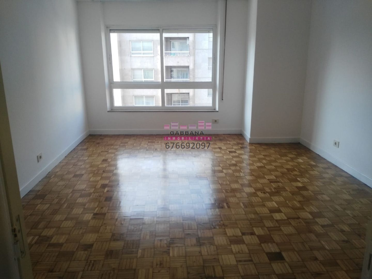 Bedroom of Flat to rent in Vigo   with Parquet flooring, Storage room and Oven