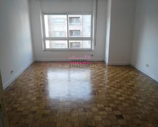Dormitori de Pis de lloguer en Vigo  amb Parquet, Traster i Forn