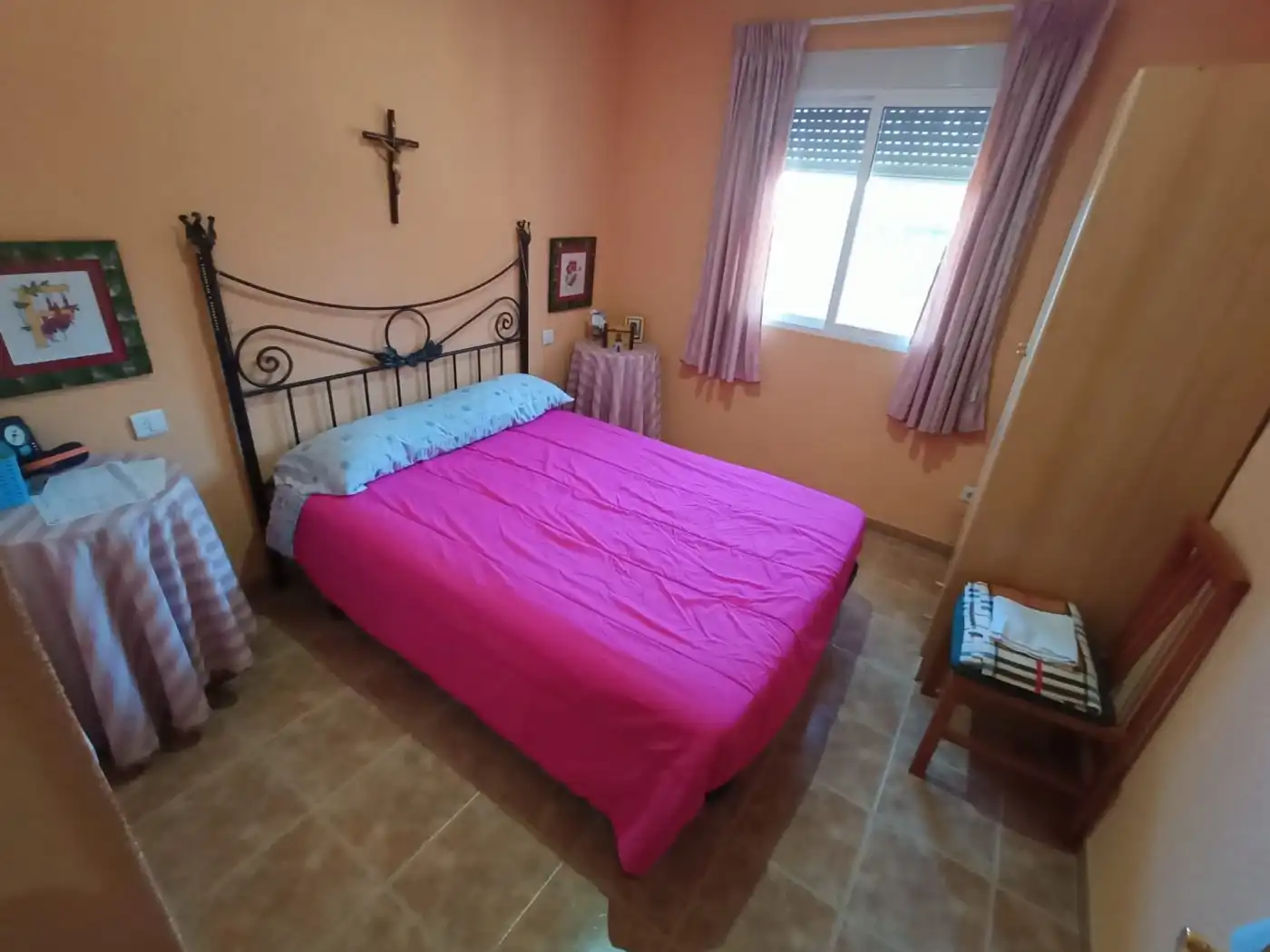 Dormitori de Casa o xalet en venda en Alburquerque amb Jardí privat, Piscina i Moblat