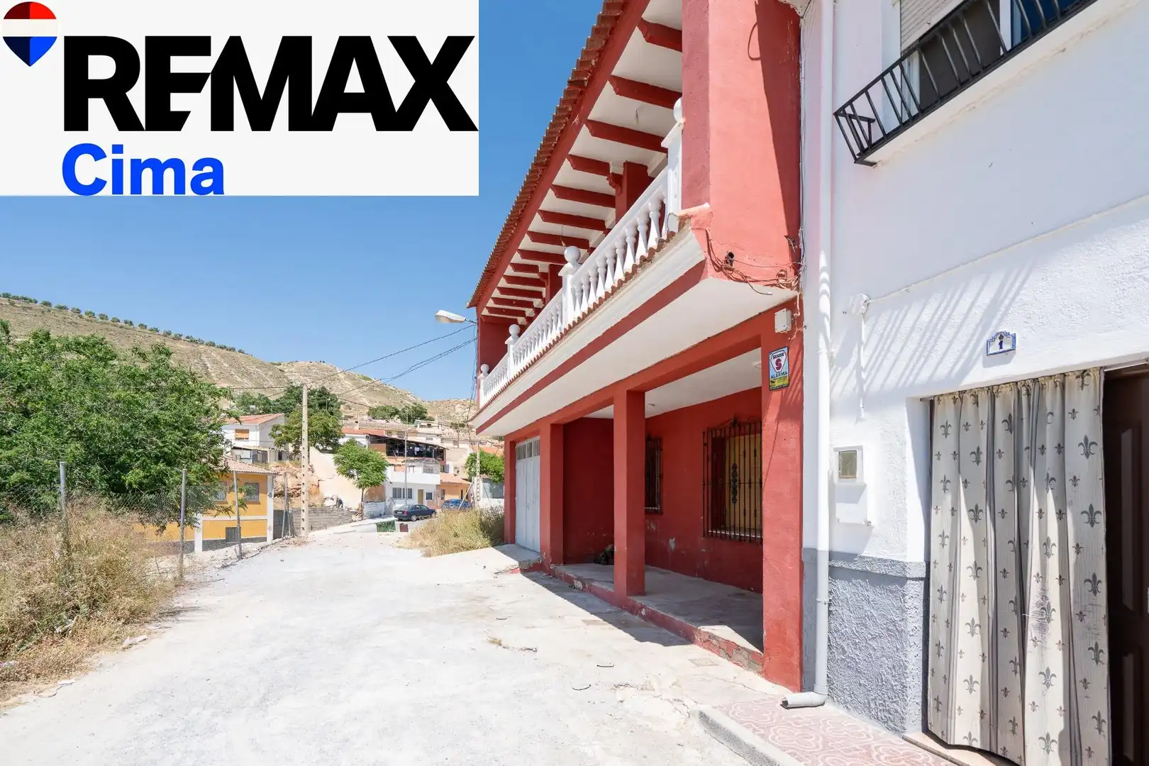 Vista exterior de Casa o chalet en venta en Baza con Terraza y Balcón