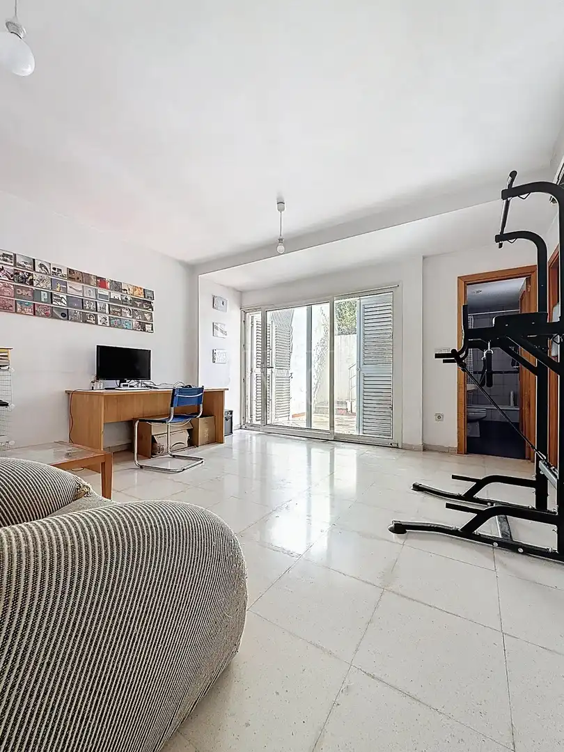 Wohnzimmer von Einfamilien-Reihenhaus zum Verkauf in Granada mit Klimaanlage, Privatgarten und Terrasse