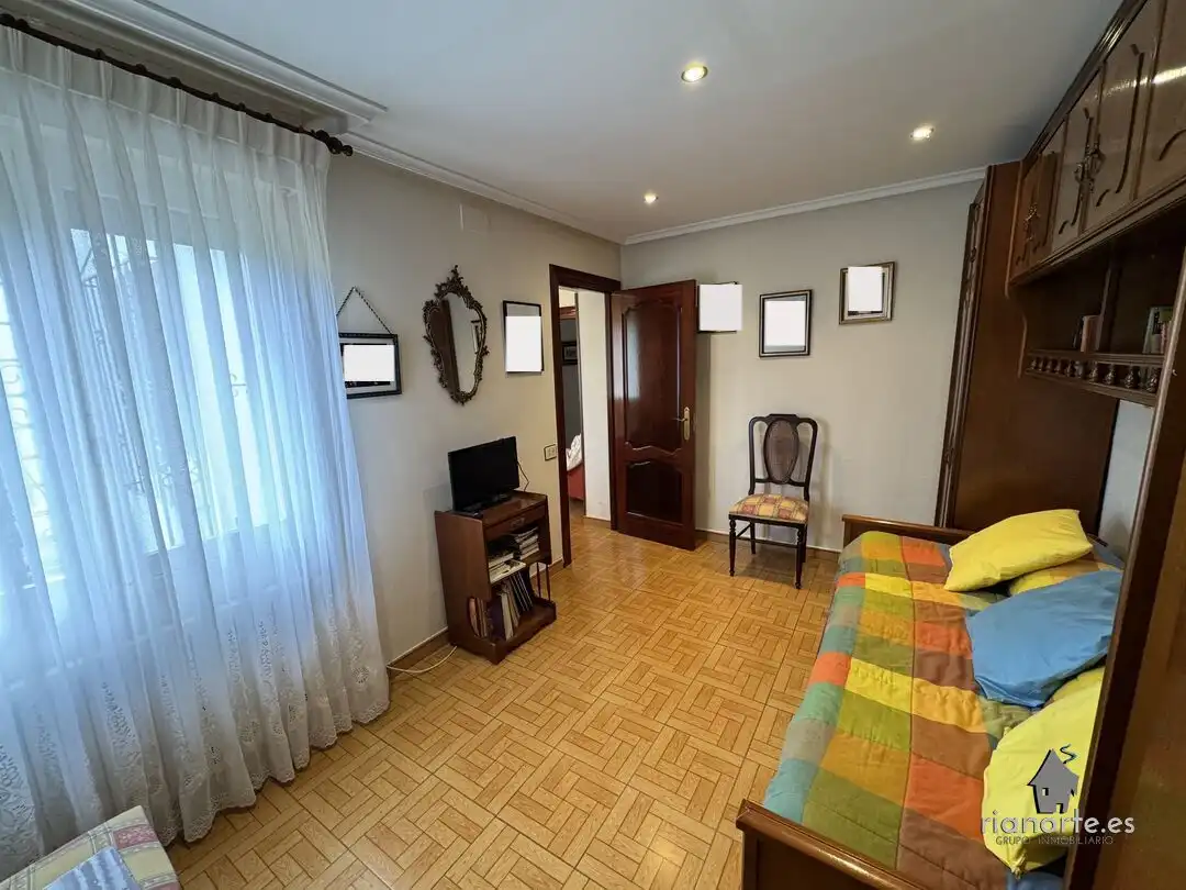 Sala de estar de Casa o chalet en venta en Oviedo  con Calefacción y Jardín privado