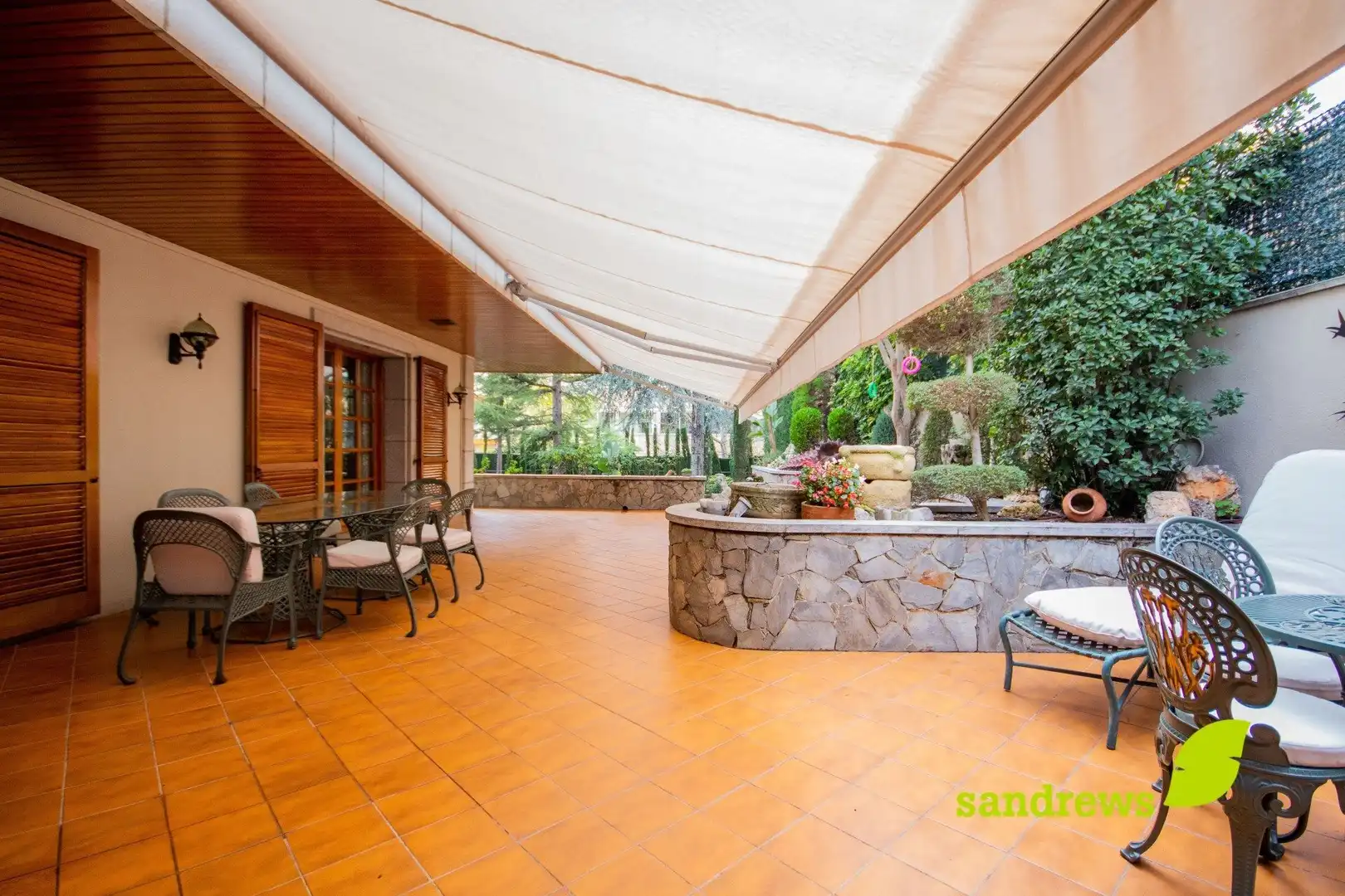Terrasse von Einfamilien-Reihenhaus zum Verkauf in Figueres mit Klimaanlage, Heizung und Privatgarten