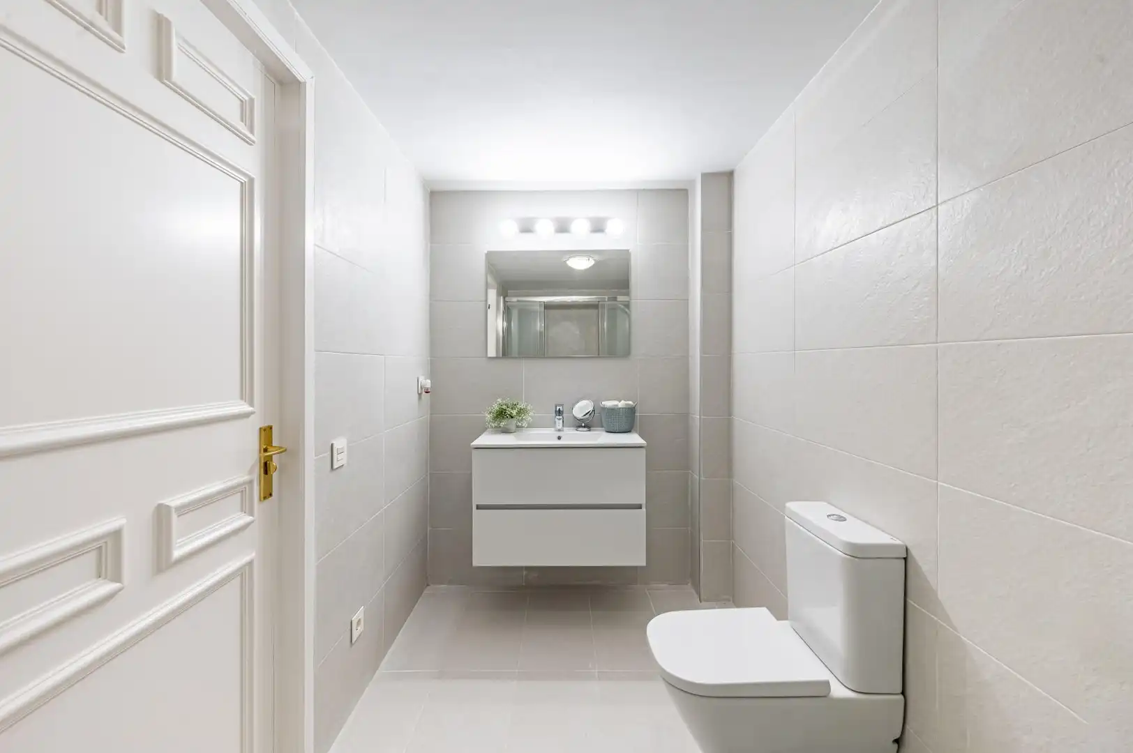 Apartament amb piscina en venda a Benahavís pueblo, imagen 5
