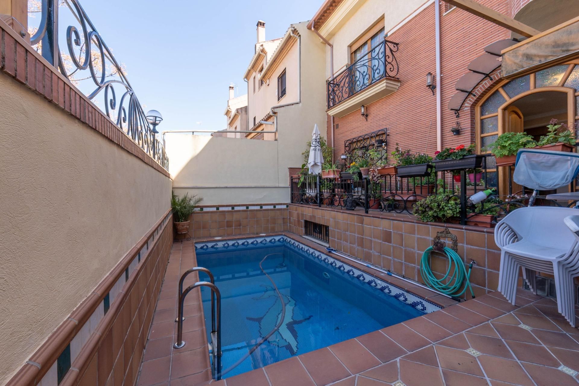 Swimming pool of House or chalet for sale in  Granada Capital  with Air Conditioner, Heating and Terrace