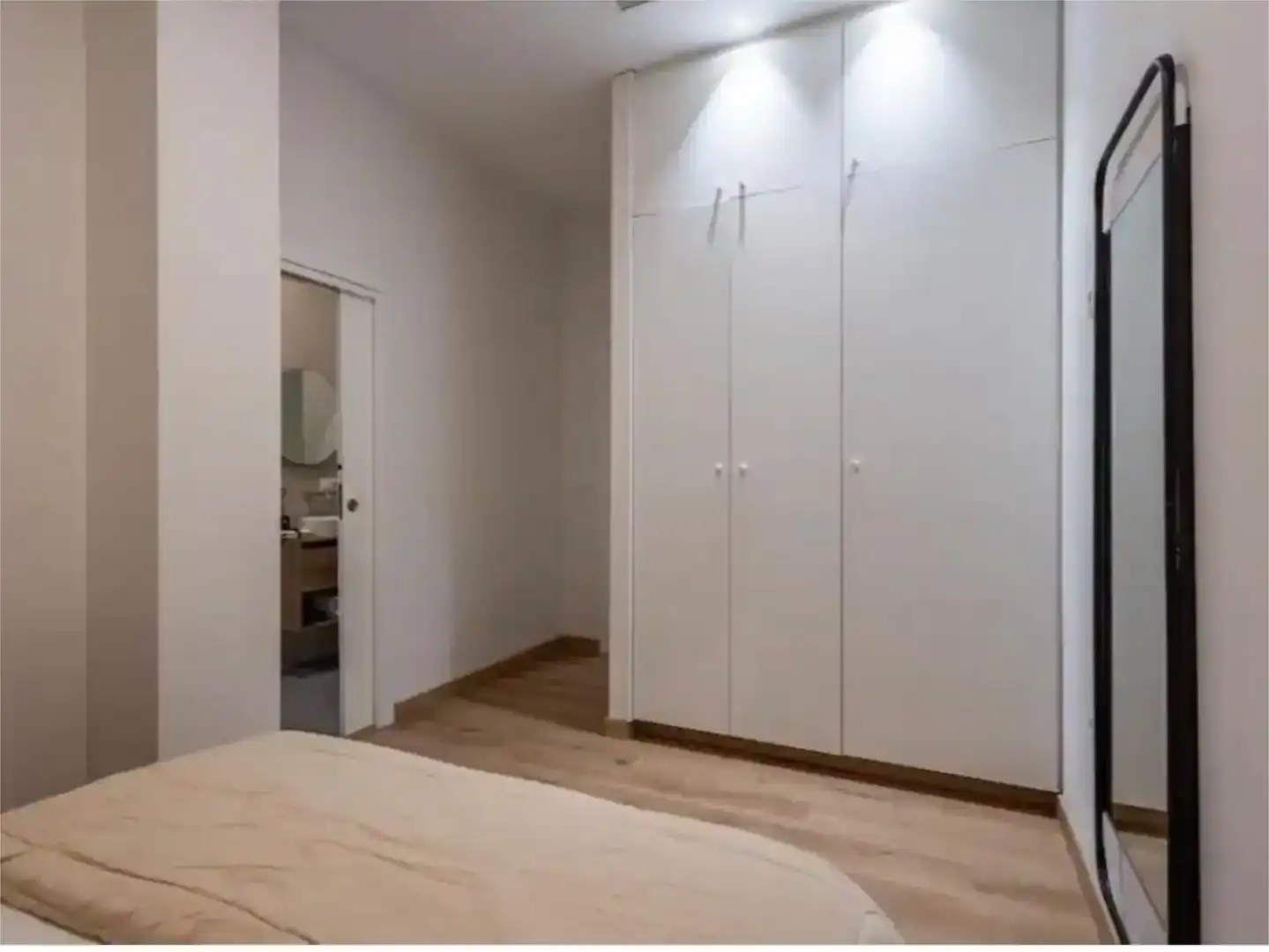 Schlafzimmer von Wohnung zur Miete in  Valencia Capital mit Klimaanlage und Balkon