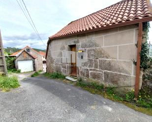 Vista exterior de Finca rústica en venda en Pazos de Borbén amb Jardí privat
