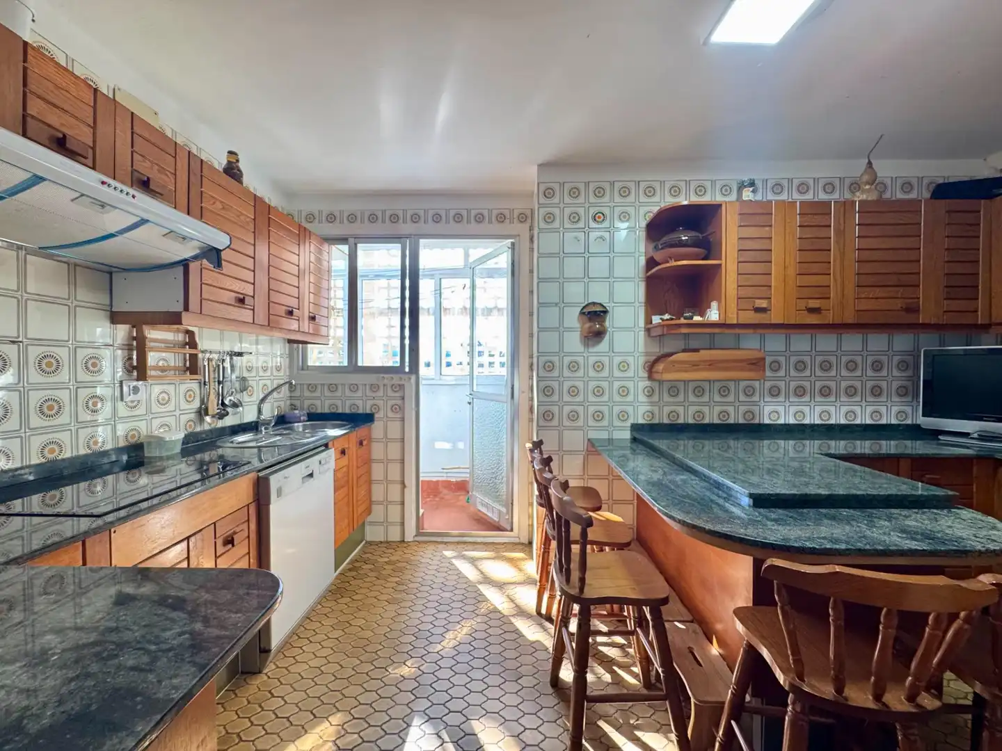 Cocina de Piso en venta en Vigo  con Calefacción y Trastero
