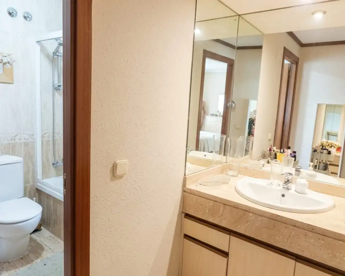 Baño de Casa adosada en venta en Algete con Aire acondicionado, Calefacción y Jardín privado