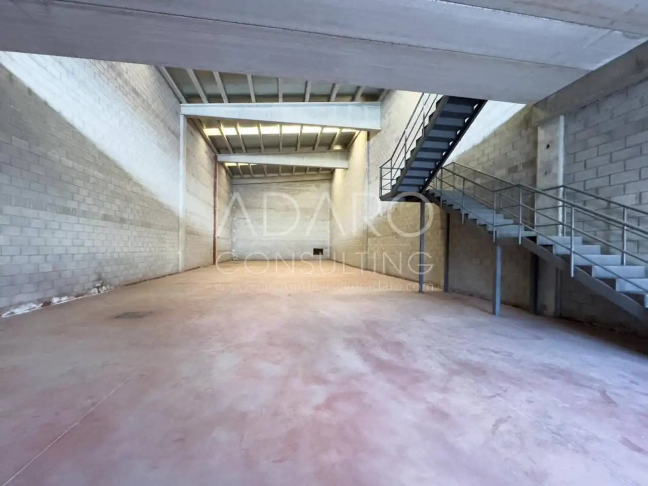 Industriegebäude zur Miete in Calle Nitra, imagen 2