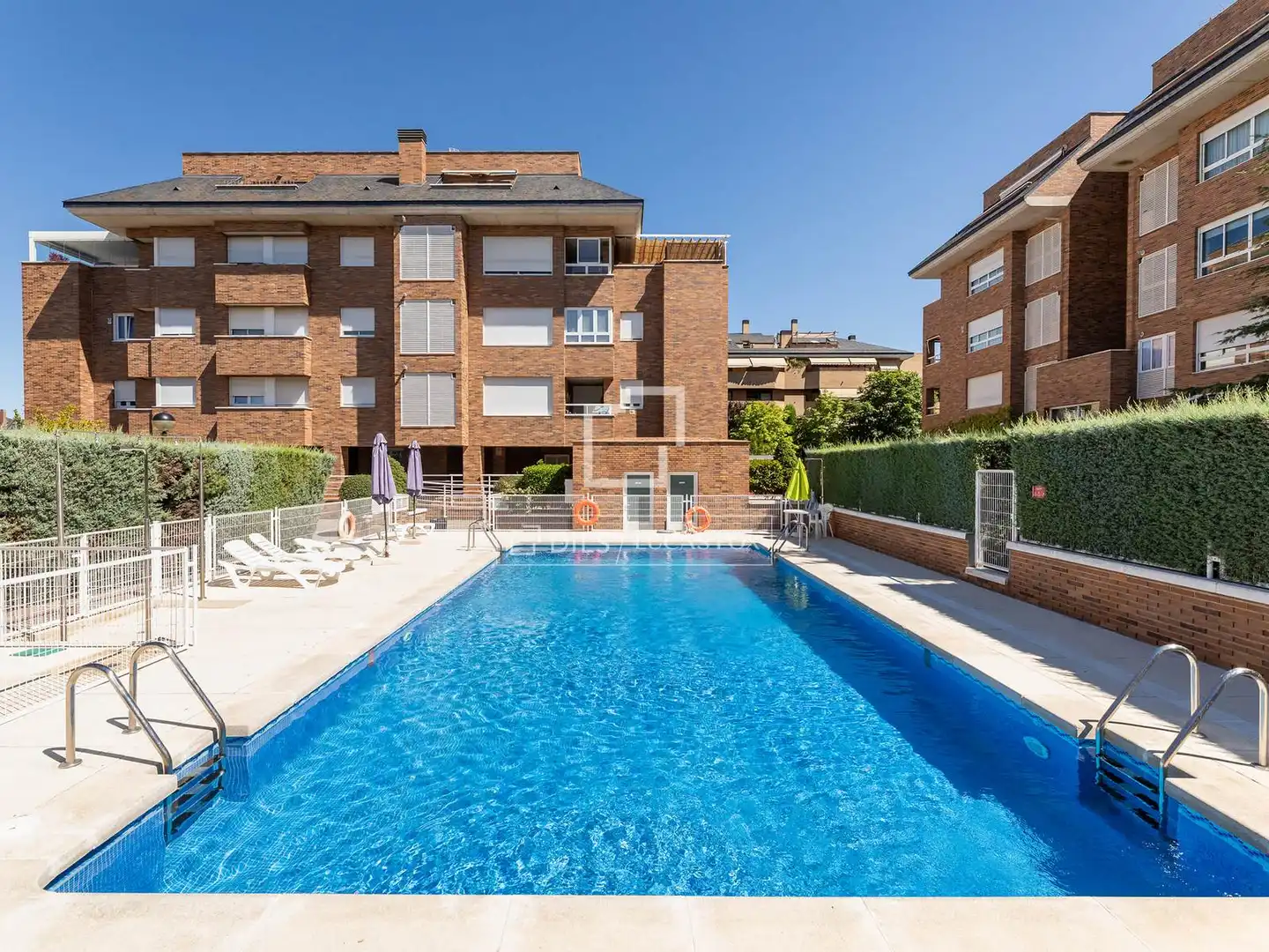 Swimming pool of Flat for sale in Majadahonda  with Air Conditioner, Terrace and Swimming Pool
