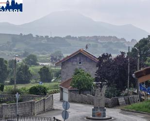 Vista exterior de Casa o xalet en venda en Argoños  amb Jardí privat i Terrassa