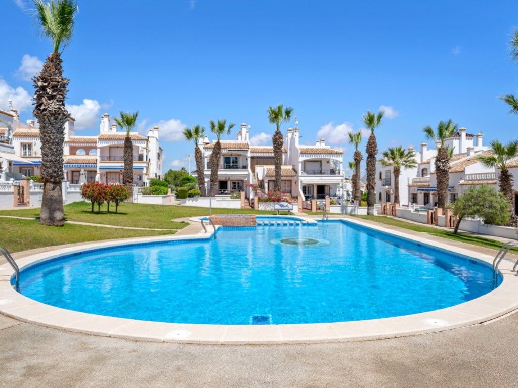 Vista exterior de Casa o chalet en venta en Orihuela con Aire acondicionado y Amueblado