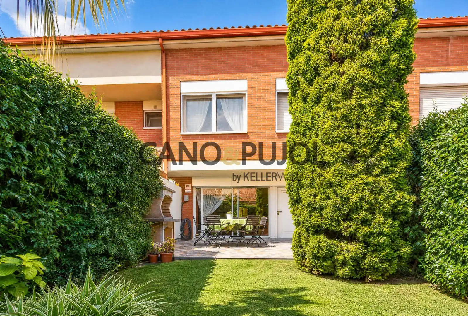 Vista exterior de Casa adosada de alquiler en Rubí con Aire acondicionado, Calefacción y Jardín privado