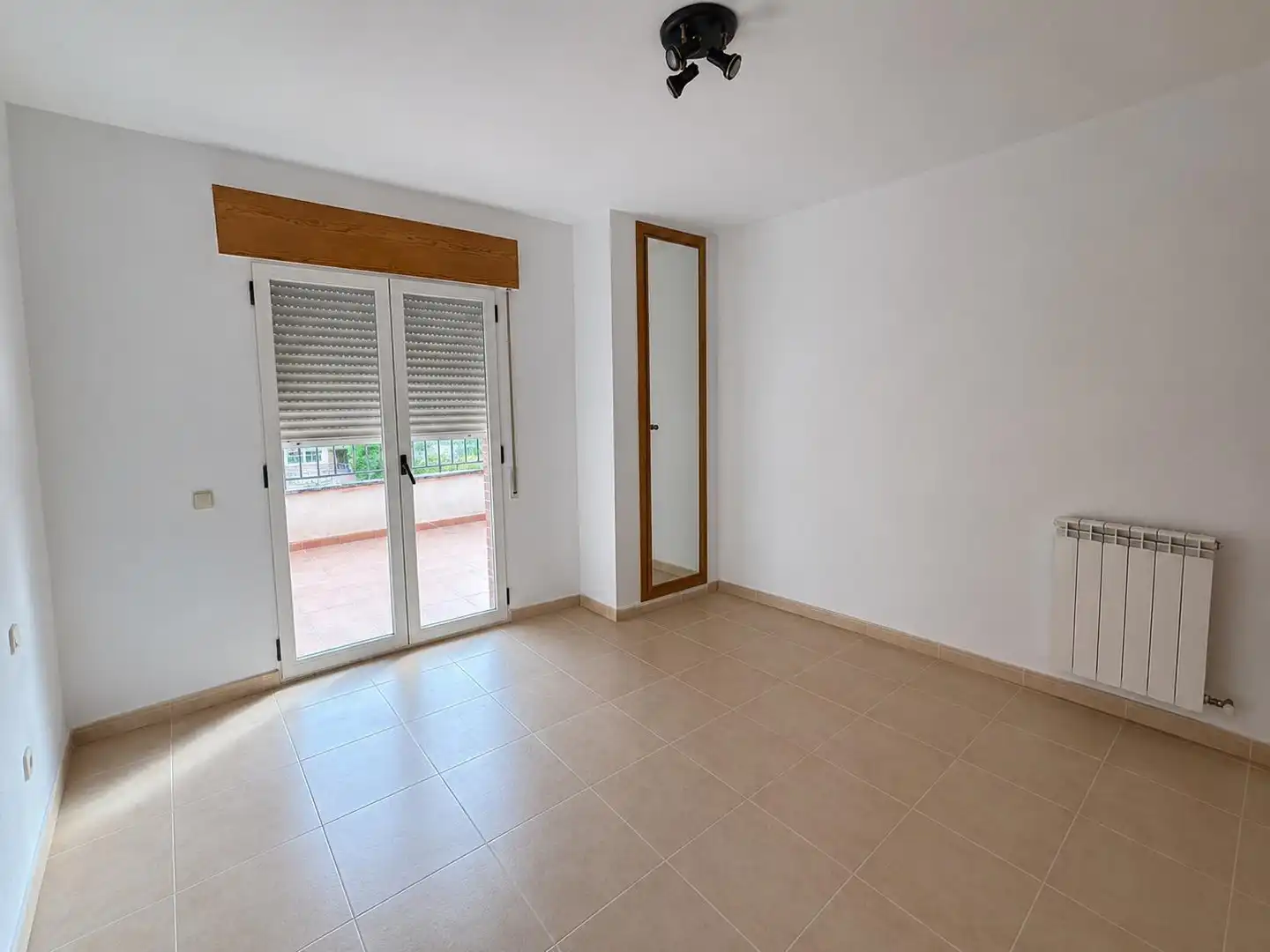 Dormitori de Casa adosada en venda en Azuqueca de Henares amb Calefacció, Jardí privat i Terrassa