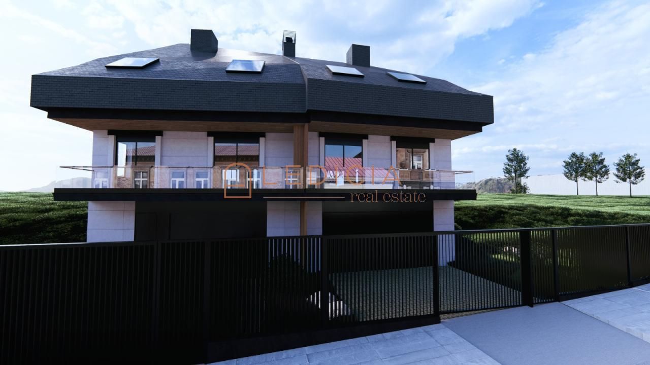 Vista exterior de Casa adosada en venda en Ourense Capital  amb Calefacció, Jardí privat i Terrassa