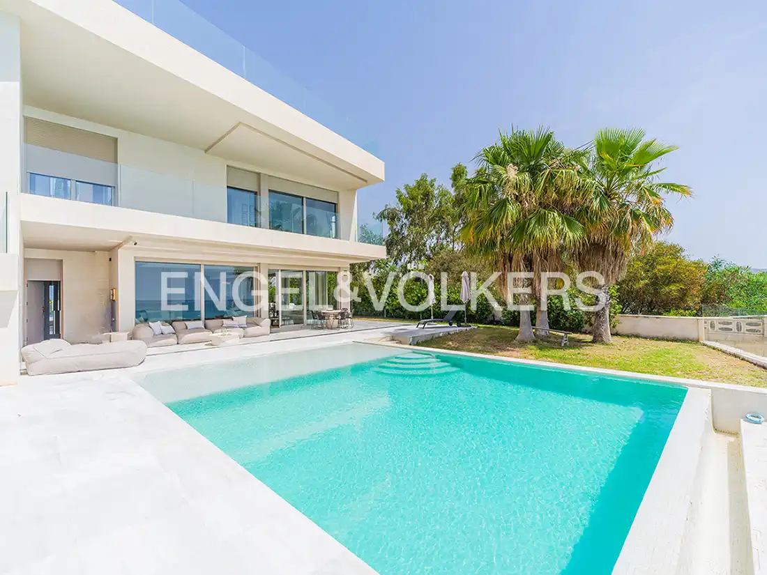 Vista exterior de Casa o xalet en venda en El Campello amb Aire condicionat, Calefacció i Jardí privat