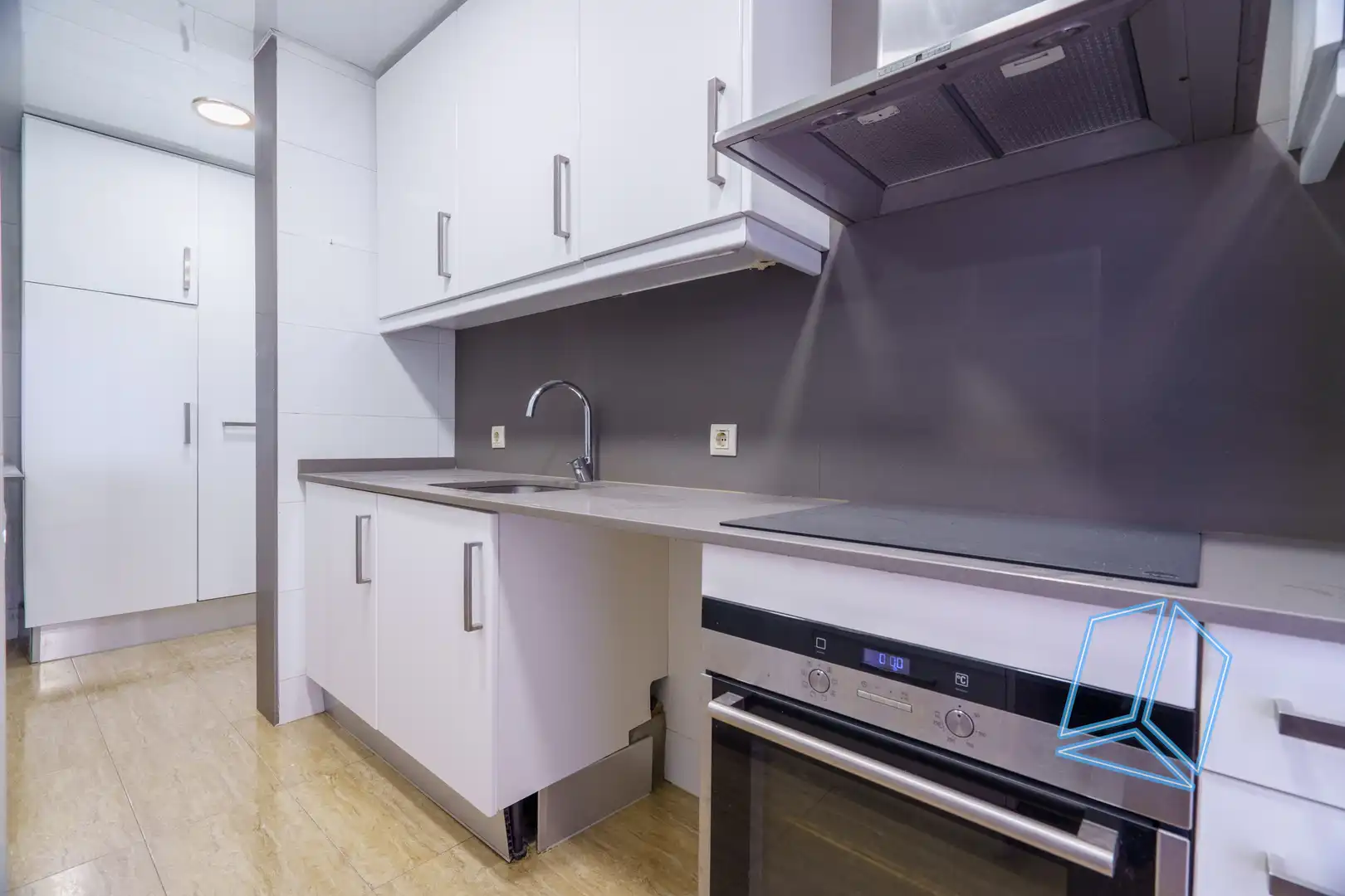 Cocina de Piso en venta en L'Hospitalet de Llobregat con Calefacción y Balcón