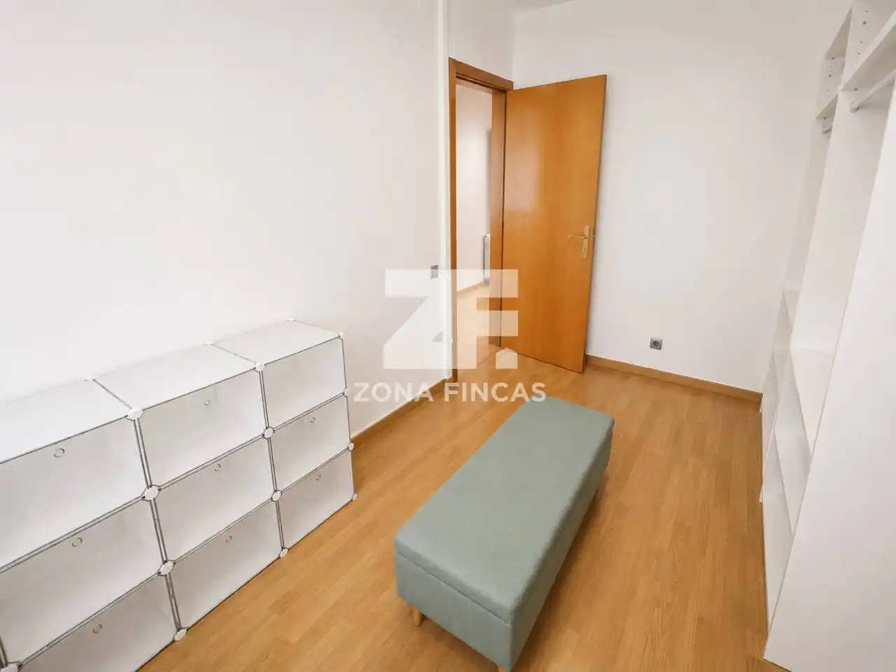 Bedroom of Flat for sale in Santa Coloma de Gramenet  with Air Conditioner, Heating and Parquet flooring