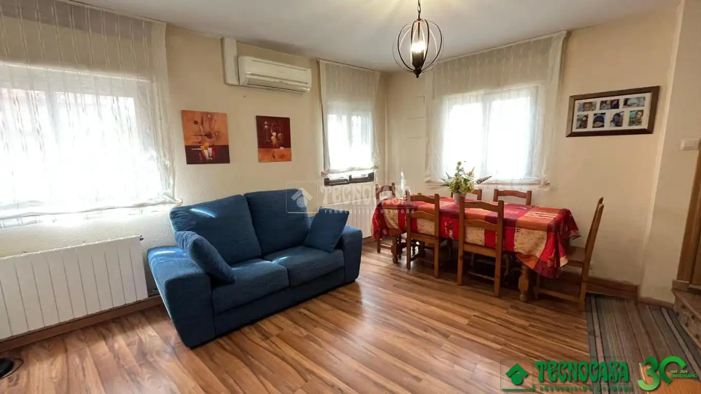 Wohnzimmer von Einfamilien-Reihenhaus zum Verkauf in San Esteban del Valle mit Klimaanlage und Heizung