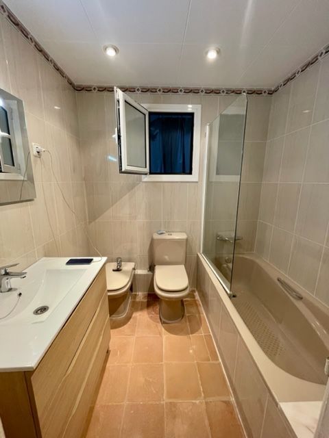 Bany de Pis de lloguer en  Barcelona Capital amb Calefacció, Moblat i Forn