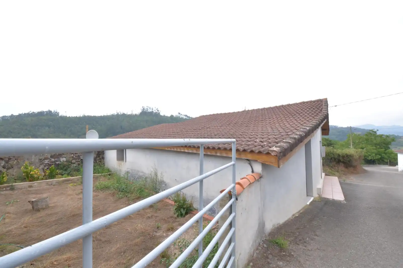 Vista exterior de Finca rústica en venda en Oviedo  amb Traster