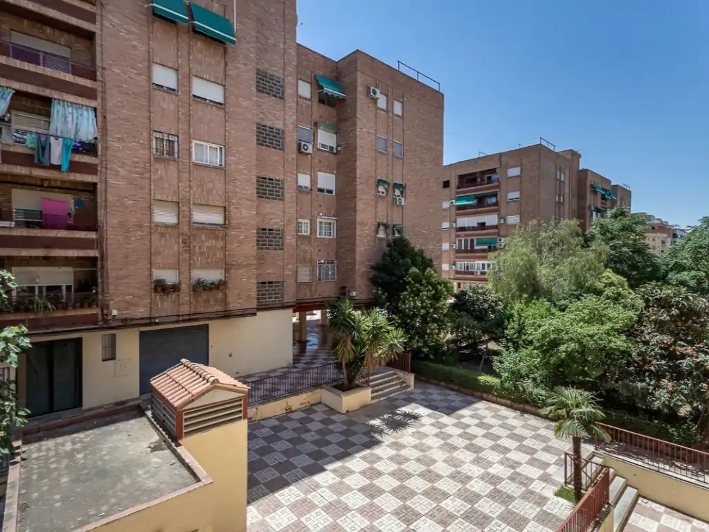 Vista exterior de Pis en venda en Granada