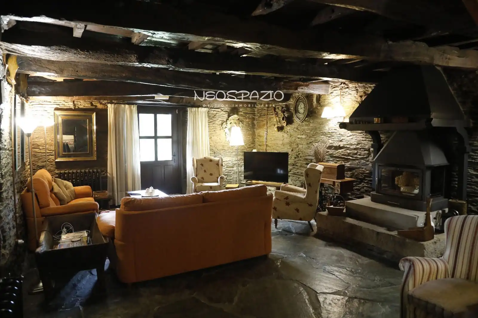 Sala de estar de Casa o chalet en venta en Castroverde con Calefacción y Amueblado