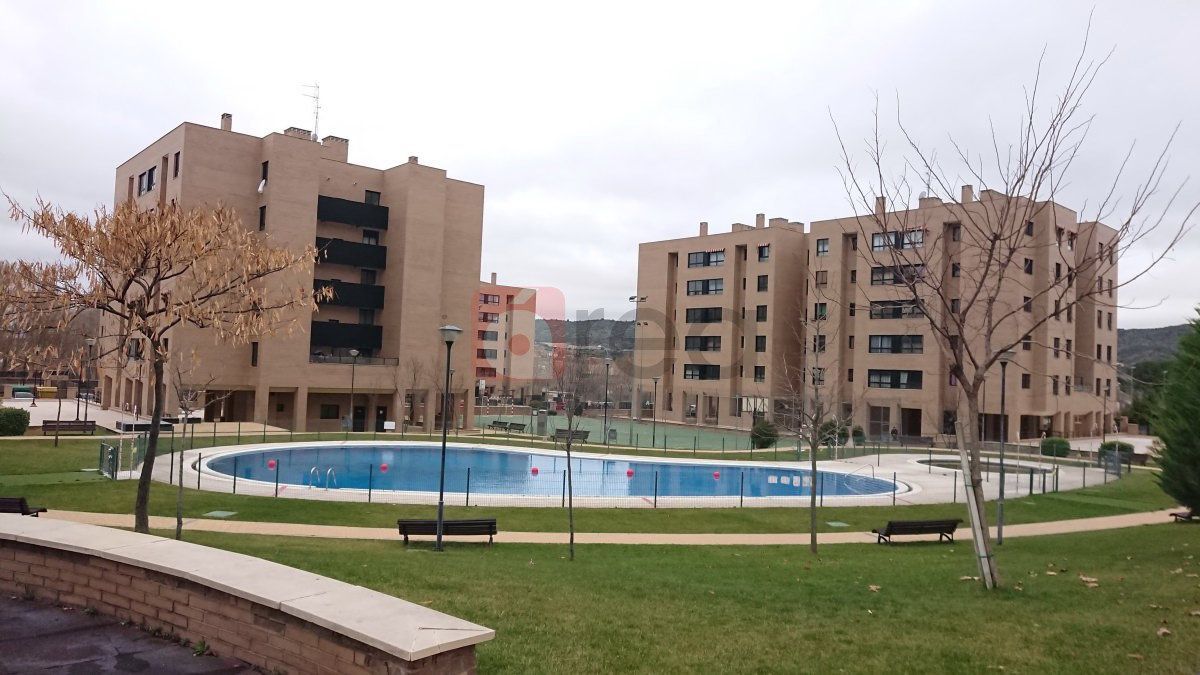 Piscina de Pis de lloguer en Cuenca Capital amb Calefacció, Parquet i Moblat