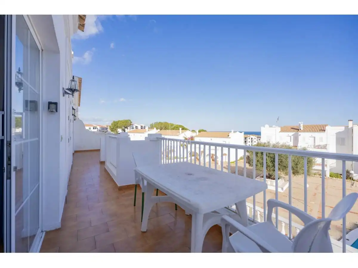 Vista exterior de Apartament en venda en Es Mercadal amb Jardí privat, Terrassa i Piscina