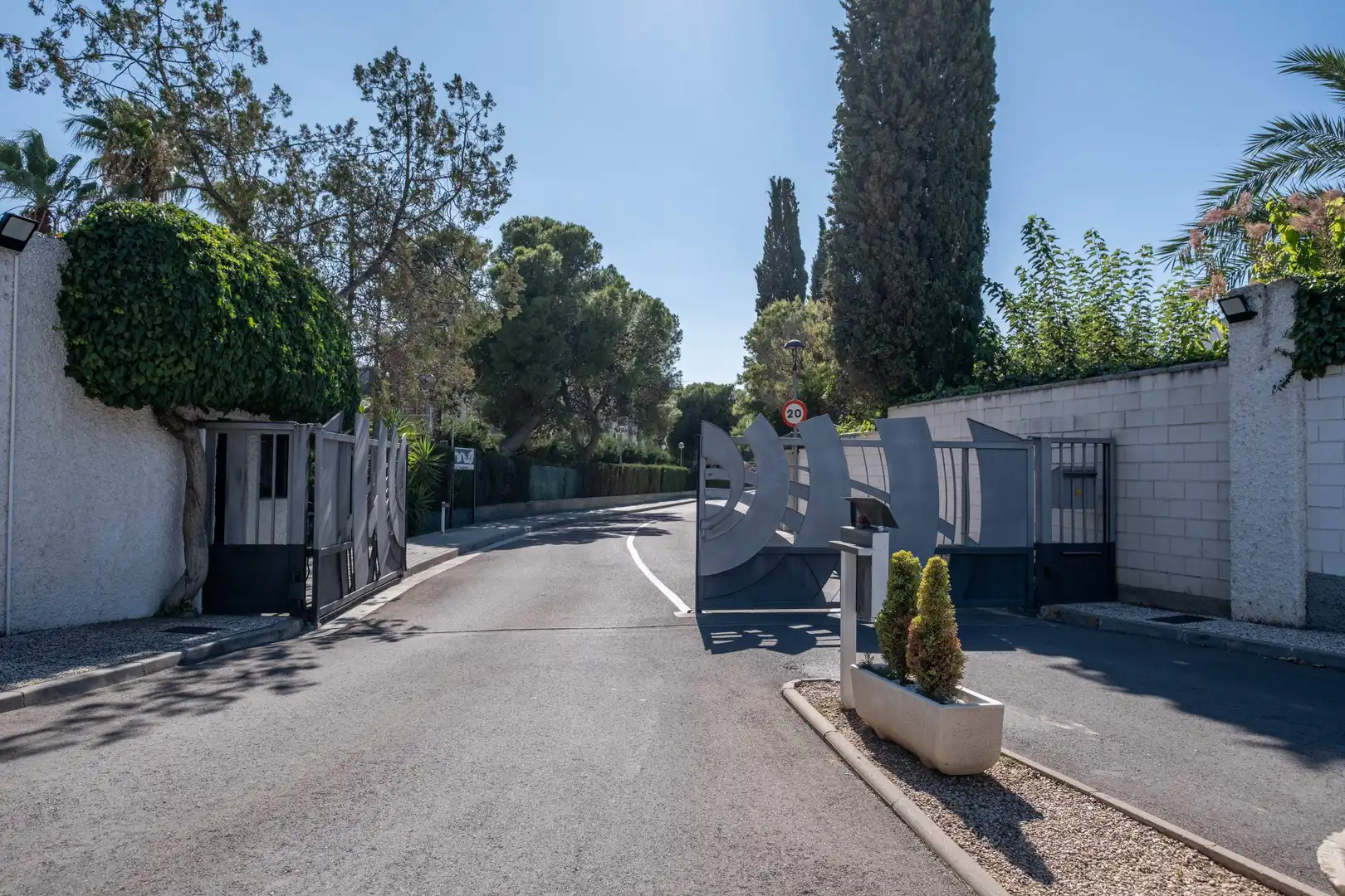 Vista exterior de Casa o chalet en venta en Zaragoza con Jardín privado, Terraza y Piscina
