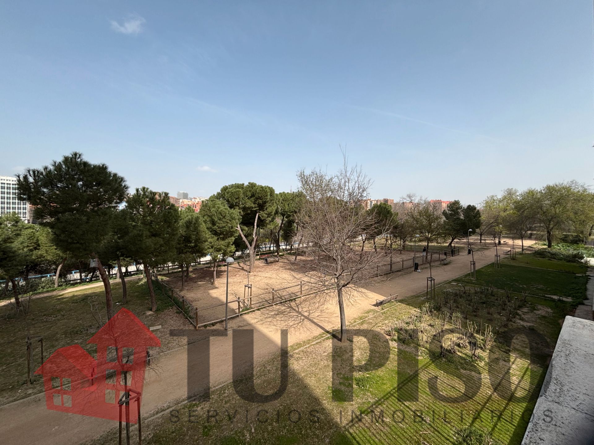 Vista exterior de Piso en venta en  Madrid Capital con Calefacción, Terraza y Amueblado