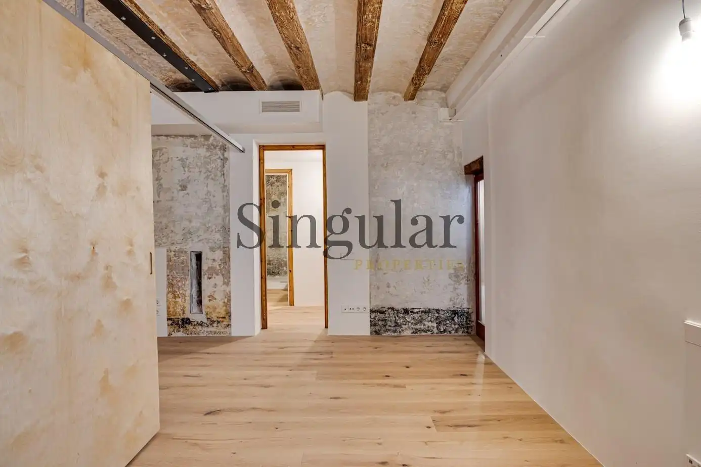 Maisonette zum Verkauf in Barcelona mit Heizung, Terrasse und Abstellraum