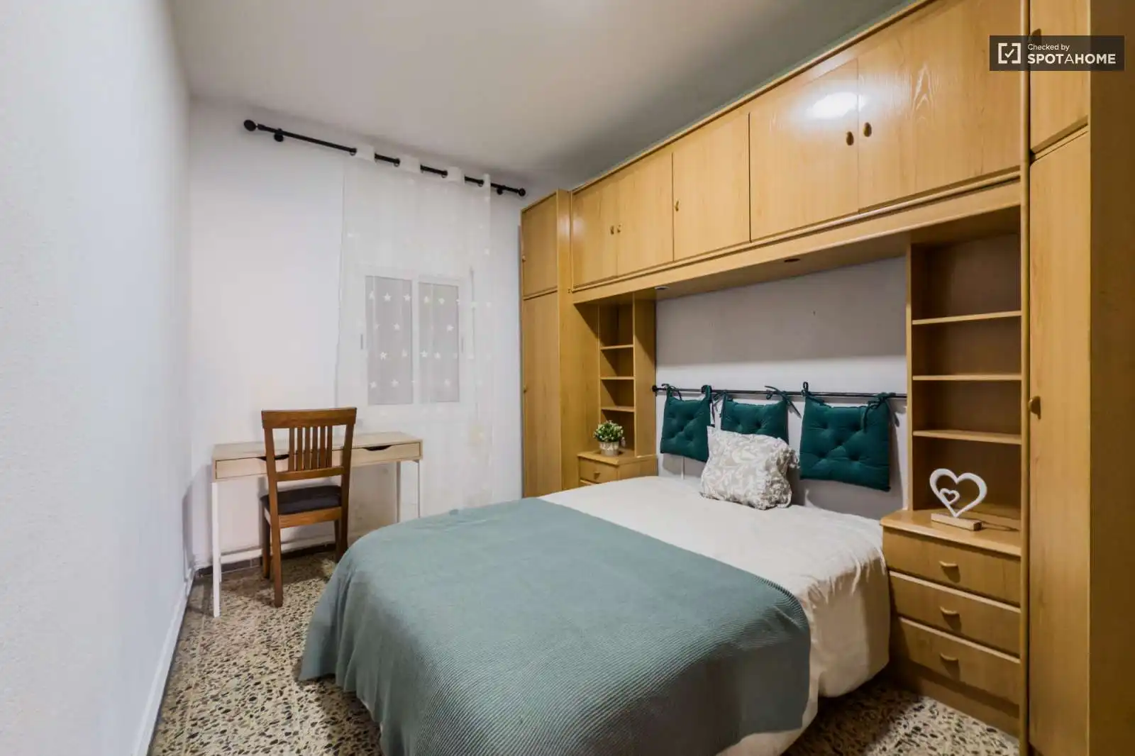 Dormitori de Pis per a compartir en Barcelona amb Aire condicionat, Terrassa i Moblat