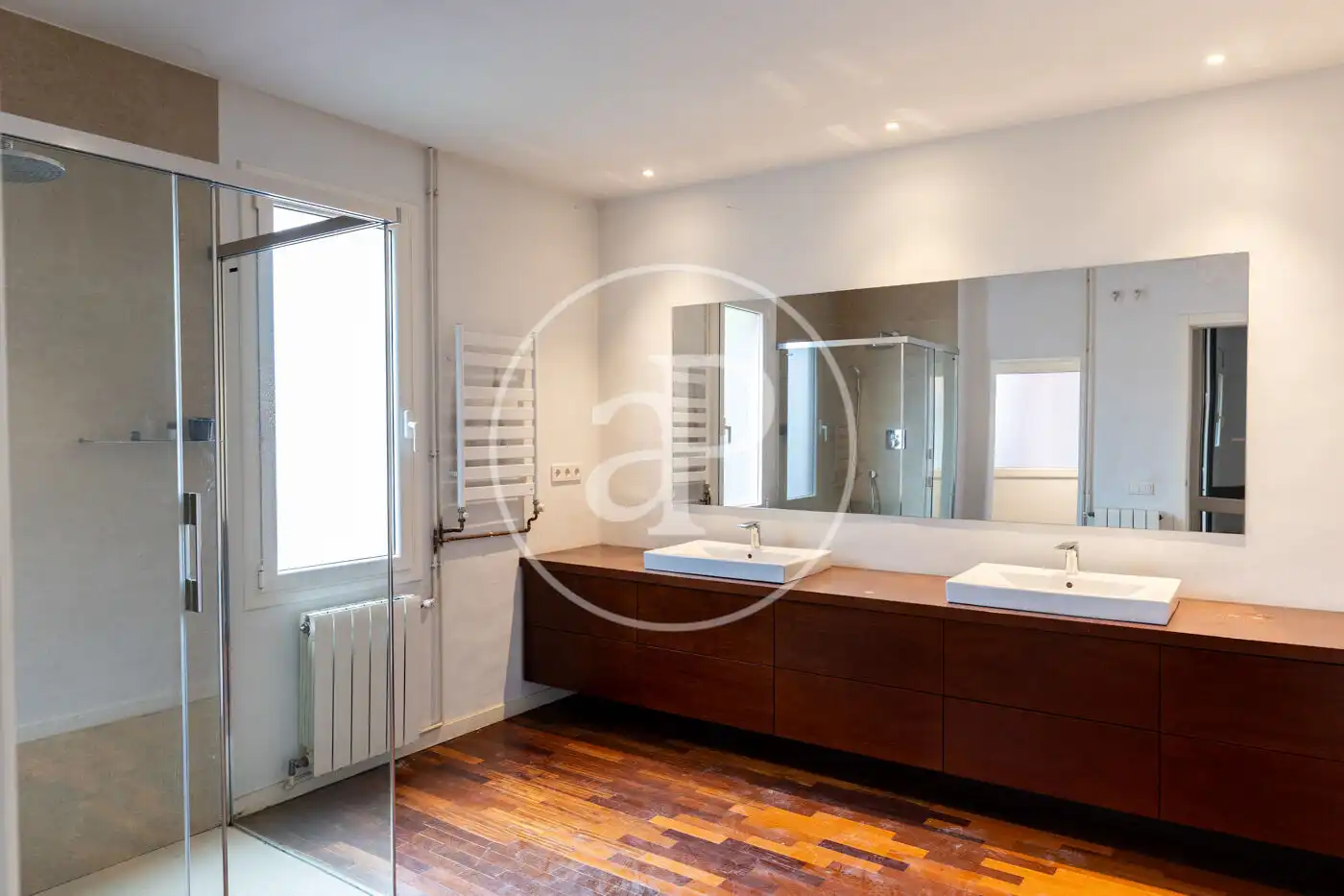 Baño de Casa adosada en venta en Barcelona con Calefacción, Jardín privado y Terraza